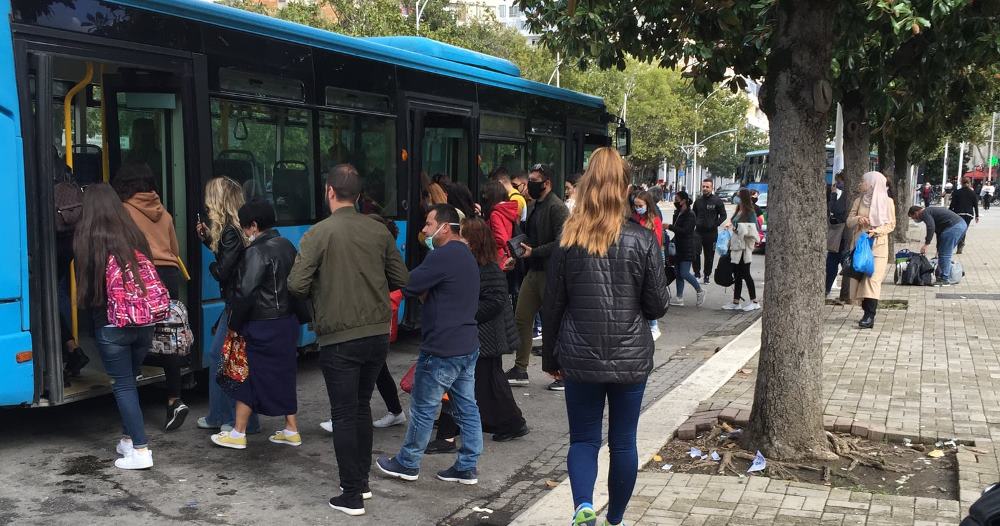 Rritja e naftes shton kostot e sherbimit urban, kerkohet heqja e akcizes